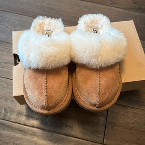 Uggs size 11 kids slipper